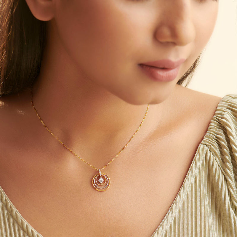 Savinnah Solitaire Pendant