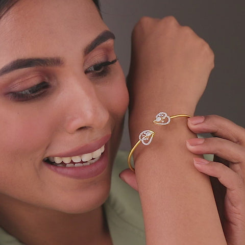 Janessa Bangle